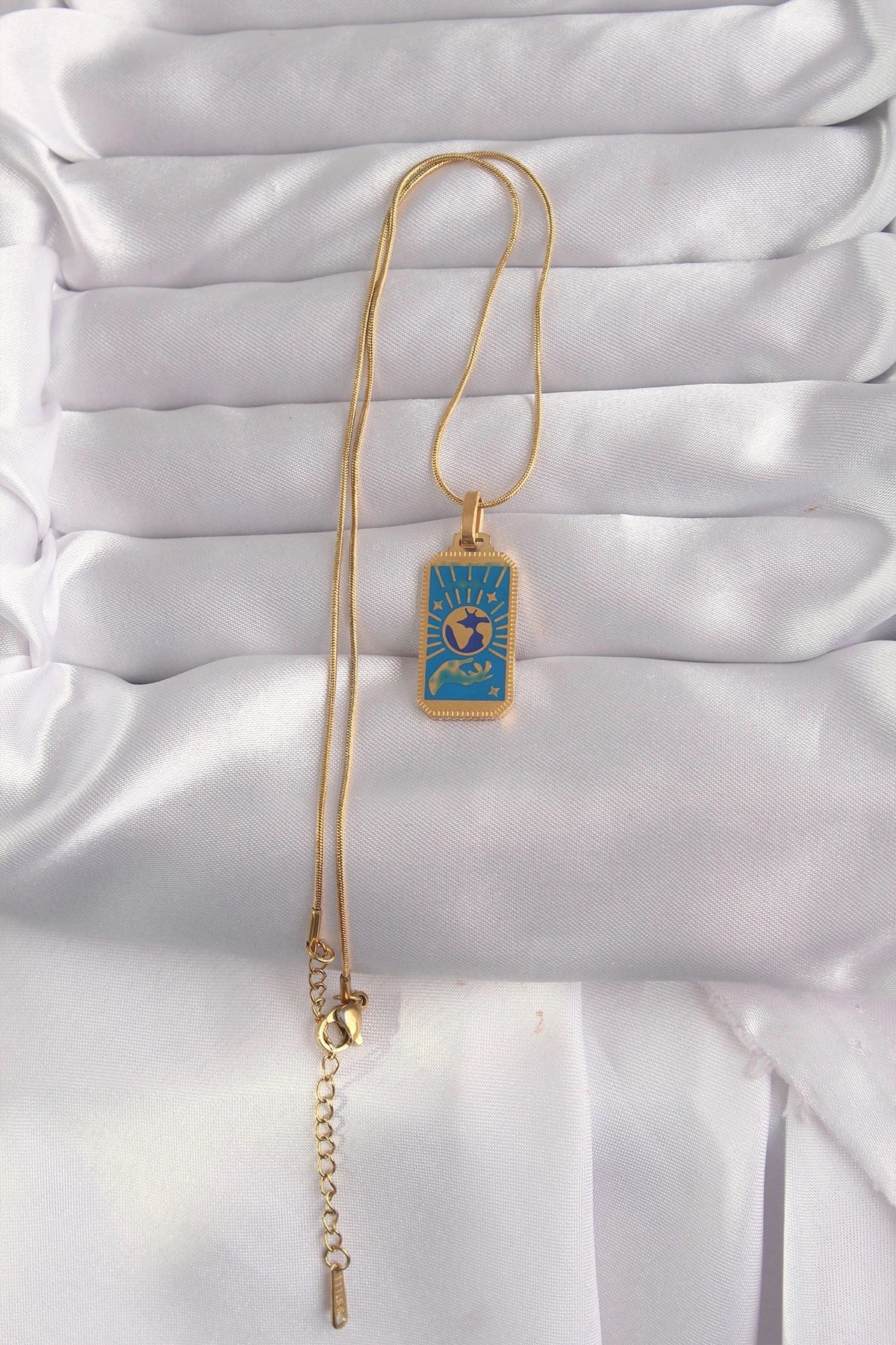 Mey İthalat® 316L Çelik Gold Renk Mavi Mineli El Figür Tarot Kolye