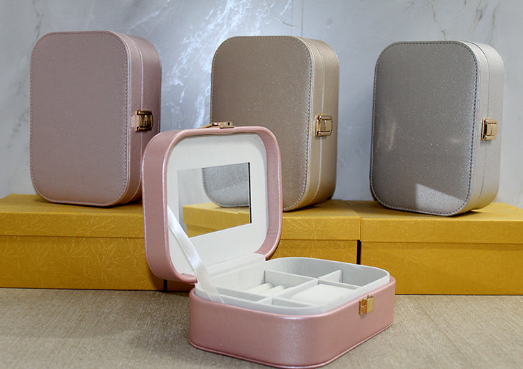 Leather-Clad Makeup and Jewelry Box