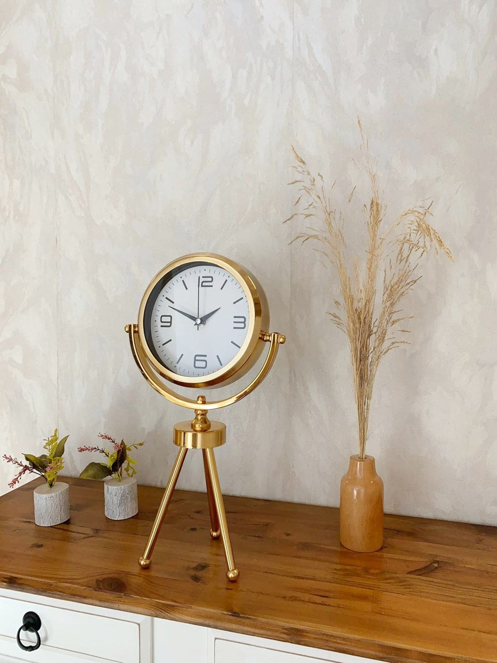Gold Metal Mini Tripod Modern Masa Saati 45×26 cm - Şık ve Dekoratif Tasarım