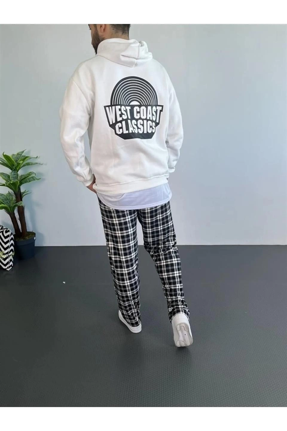 Men's Oversized Three-Yarn Hooded Sweatshirt - White Front Printed, Kangaroo Pocket, Comfortable Fit, Cotton-Lined Model