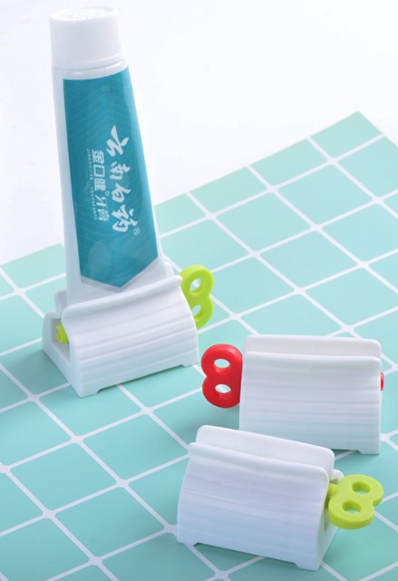 Rotating Toothpaste Squeezer 1 Piece