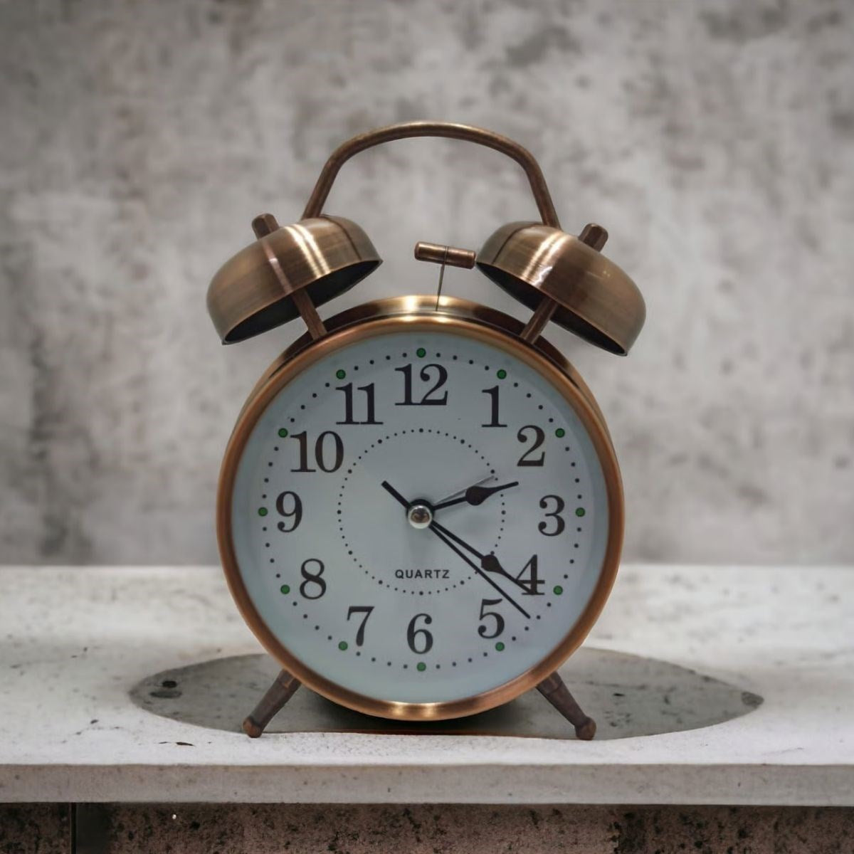 Nostaljik Çalar Saat - Retro Tasarım, Sessiz Akan Mekanizma, Yüksek Sesli Alarm, Masa ve Komodin İçin Dekoratif Saat (5347)