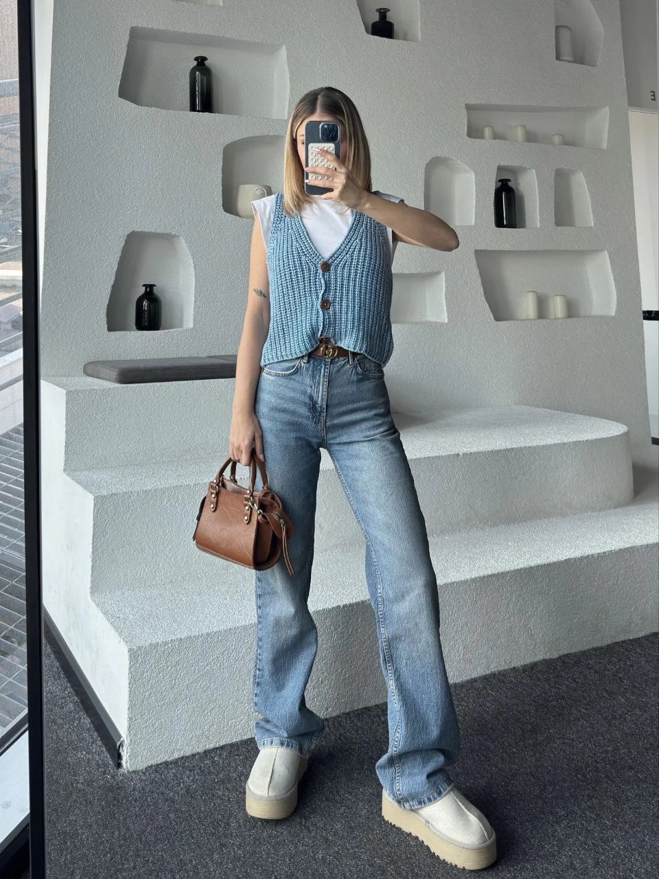 Knitted Sleeveless Buttoned Vest - Blue