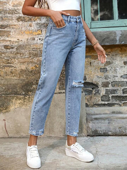 Kadın Açık Mavi Yırtık Mom Fit Kot Pantolon