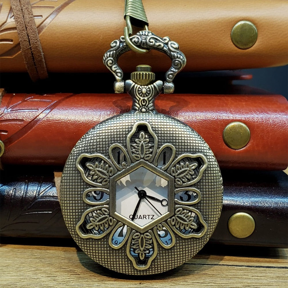 Geometrik Oymalı Tasarım - Köstekli Zincirli Cep Saati - Vintage Bronz