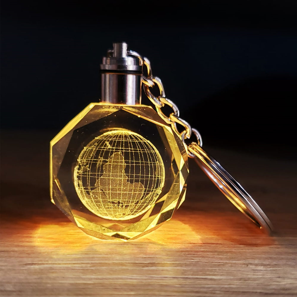 Dünya Tasarımlı Işıklı Cam Küre - Renk Değiştiren - Ahşap Standlı - Kristal Anahtarlık Seti