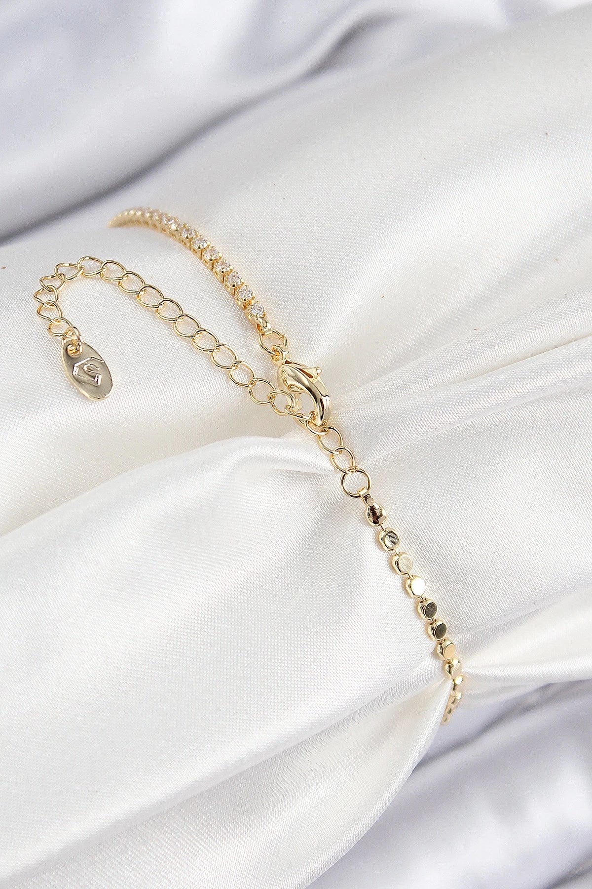 Mey İthalat® Pirinç Zirkon Taşlı Dikdörtgen Model Ezme Zincir Gold Renk Kadın Bileklik