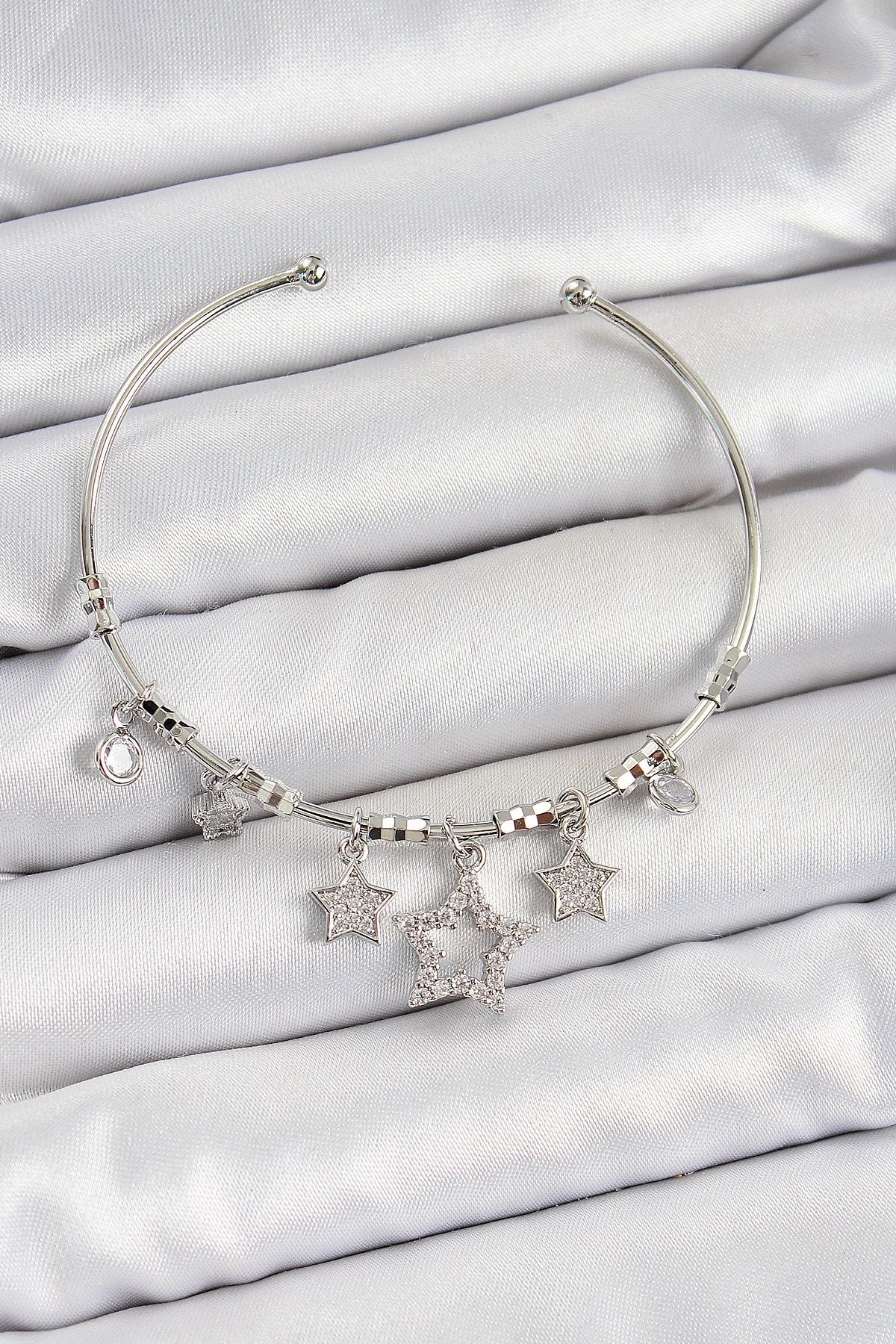 Mey İthalat® Pirinç Zirkon Taşlı Yıldız Model Gümüş Renk Charm Bileklik