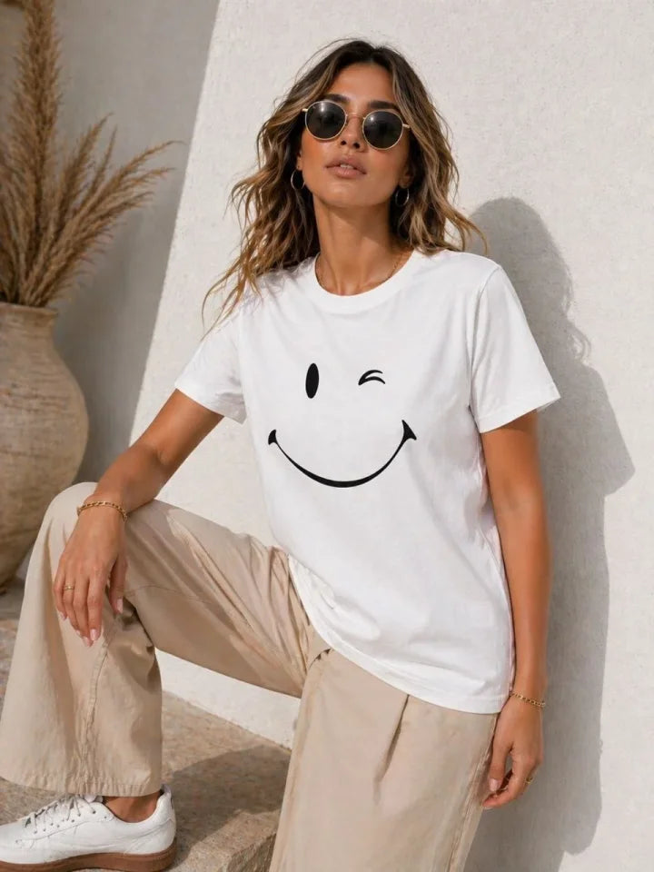 Minimal Gülümseyen Yüz Baskılı Tişört Kısa Kol Yazlık T-Shirt - Beyaz