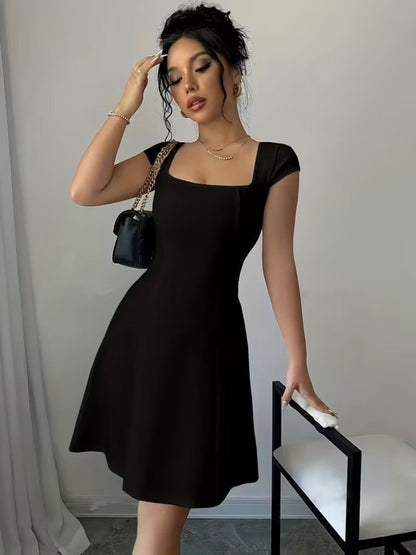 Kadın Kısa Kollu Kare Yakalı Kısa Ithal Krep Elbise