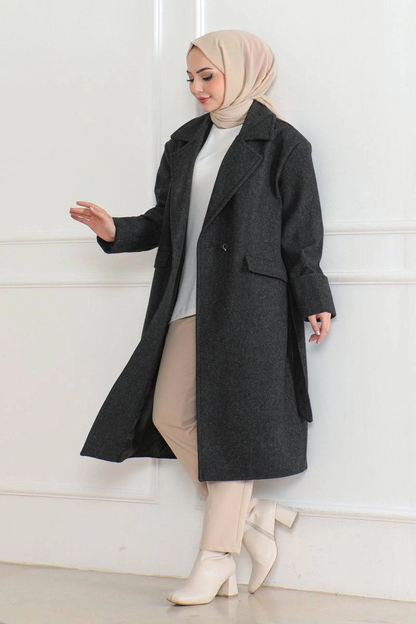 Kadın Kaşe Kaban - Uzun Boy 115 cm Kruvaze Yaka Kuşaklı Astarlı Kışlık Tesettür Kaban, Yünlü Dokuma Kaşmir Kumaş, Cepli Oversize Rahat Kalıp Şık Modern Kaban Mont Modeli (Günlük ve Özel Gün Kombinlerine Uygun) - Siyah