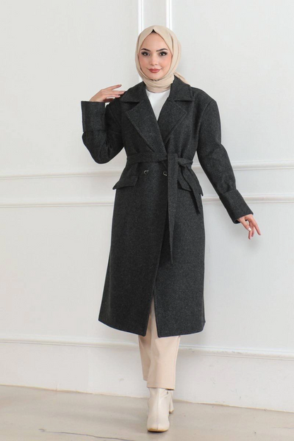 Kadın Kaşe Kaban - Uzun Boy 115 cm Kruvaze Yaka Kuşaklı Astarlı Kışlık Tesettür Kaban, Yünlü Dokuma Kaşmir Kumaş, Cepli Oversize Rahat Kalıp Şık Modern Kaban Mont Modeli (Günlük ve Özel Gün Kombinlerine Uygun) - Siyah