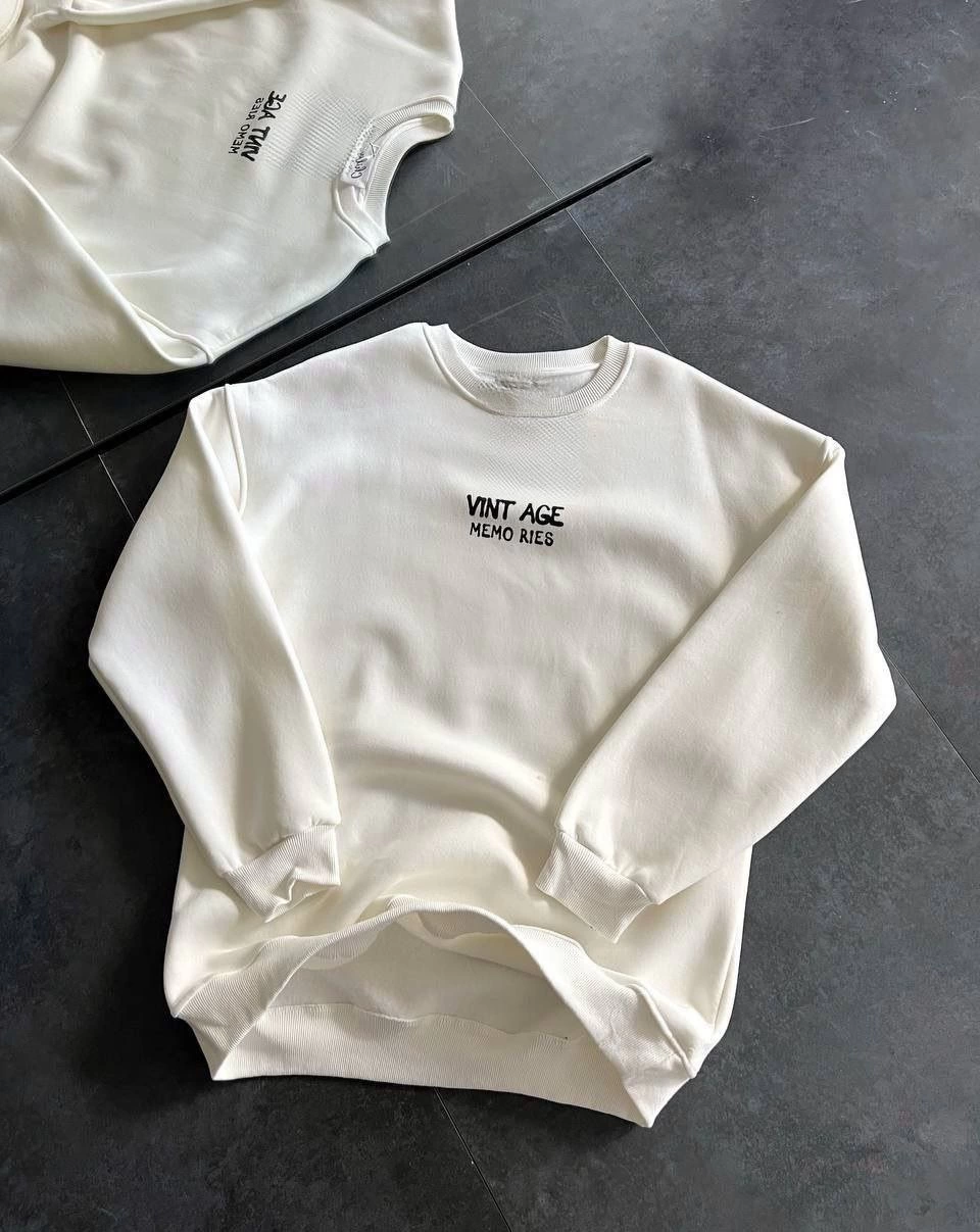 Round Neck Three-Thread Printed Oversize Sweatshirt - White