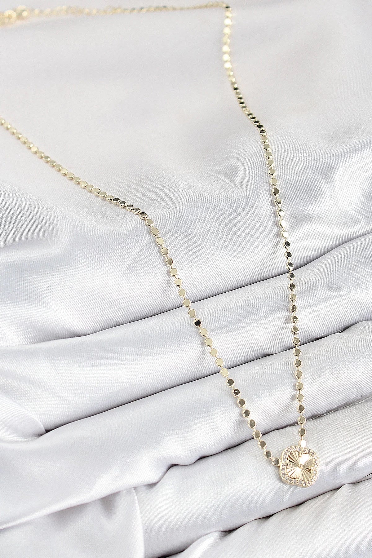 Mey İthalat® Pirinç Zirkon Taşlı Yonca Model Ezme Zincir Gold Renk Kadın Kolye