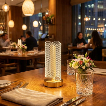 Dalgalı Silindirik Kristal Çizgili Model LED Masa Lambası - Gold Tabanlı, Dokunmatik, 3 Renk Işık Modlu, Şarjlı Modern Dekoratif Gece Lambası (5347)