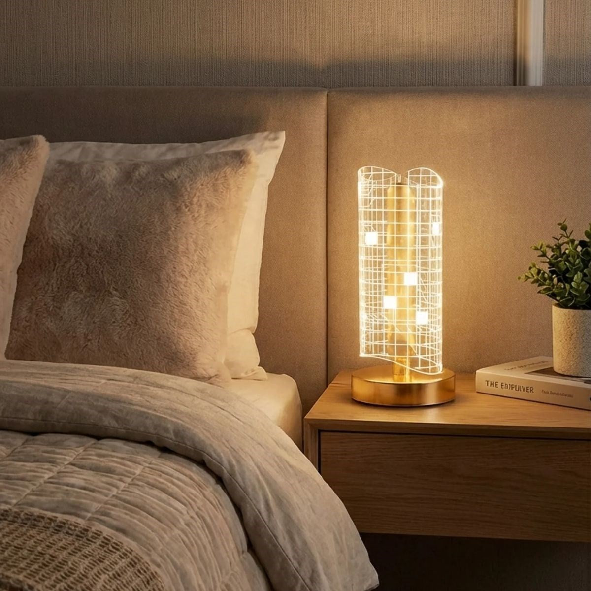 Dalgalı Silindirik Kristal Kareli Model LED Masa Lambası - Gold Tabanlı, Dokunmatik, 3 Renk Işık Modlu, Şarjlı Modern Dekoratif Gece Lambası (5347)