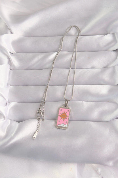 Mey İthalat® 316L Çelik Gümüş Renk Pembe Mineli Güneş Model Tarot Kolye
