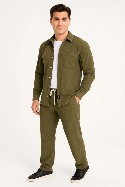Erkek Kadife Oversize Takım - Gömlek ve Pantolon İkili Set Füme Corduroy Şıklığı, Rahat ve Zarif Duruş Yumuşak Dokulu Kadife Kumaş, Düğmeli Gömlek Üst ve Lastikli Pantolon Alt Parça ile Gün Boyu Konfor- Haki