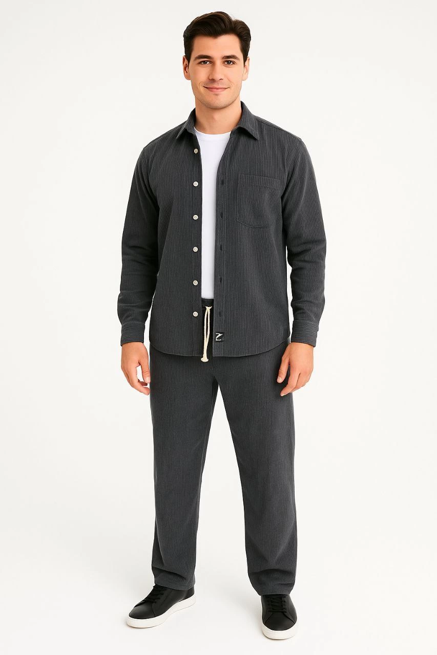 Erkek Kadife Oversize Takım - Gömlek ve Pantolon İkili Set Füme Corduroy Şıklığı, Rahat ve Zarif Duruş Yumuşak Dokulu Kadife Kumaş, Düğmeli Gömlek Üst ve Lastikli Pantolon Alt Parça ile Gün Boyu Konfor- Füme