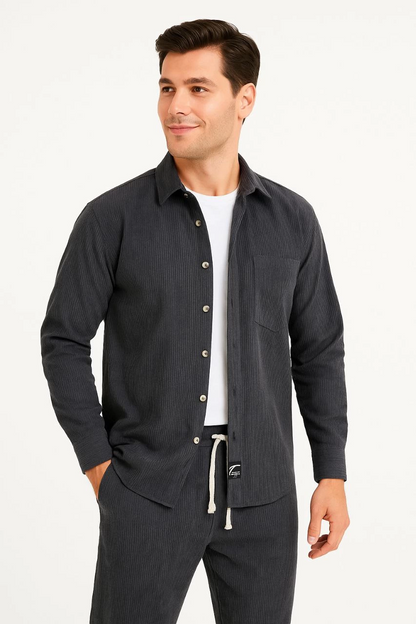 Erkek Kadife Oversize Takım - Gömlek ve Pantolon İkili Set Füme Corduroy Şıklığı, Rahat ve Zarif Duruş Yumuşak Dokulu Kadife Kumaş, Düğmeli Gömlek Üst ve Lastikli Pantolon Alt Parça ile Gün Boyu Konfor- Füme