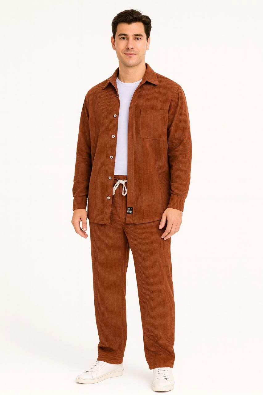 Erkek Kadife Oversize Takım - Gömlek ve Pantolon İkili Set Füme Corduroy Şıklığı, Rahat ve Zarif Duruş Yumuşak Dokulu Kadife Kumaş, Düğmeli Gömlek Üst ve Lastikli Pantolon Alt Parça ile Gün Boyu Konfor- Kiremit