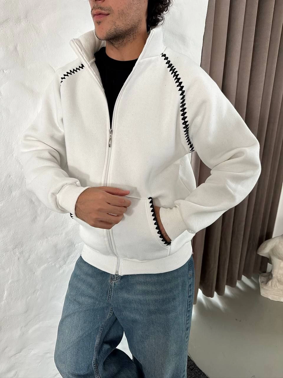 Erkek Oversize Dik Yaka Fermuarlı Sweatshirt - Zincir Nakışli Kanguru Cepli - Beyaz