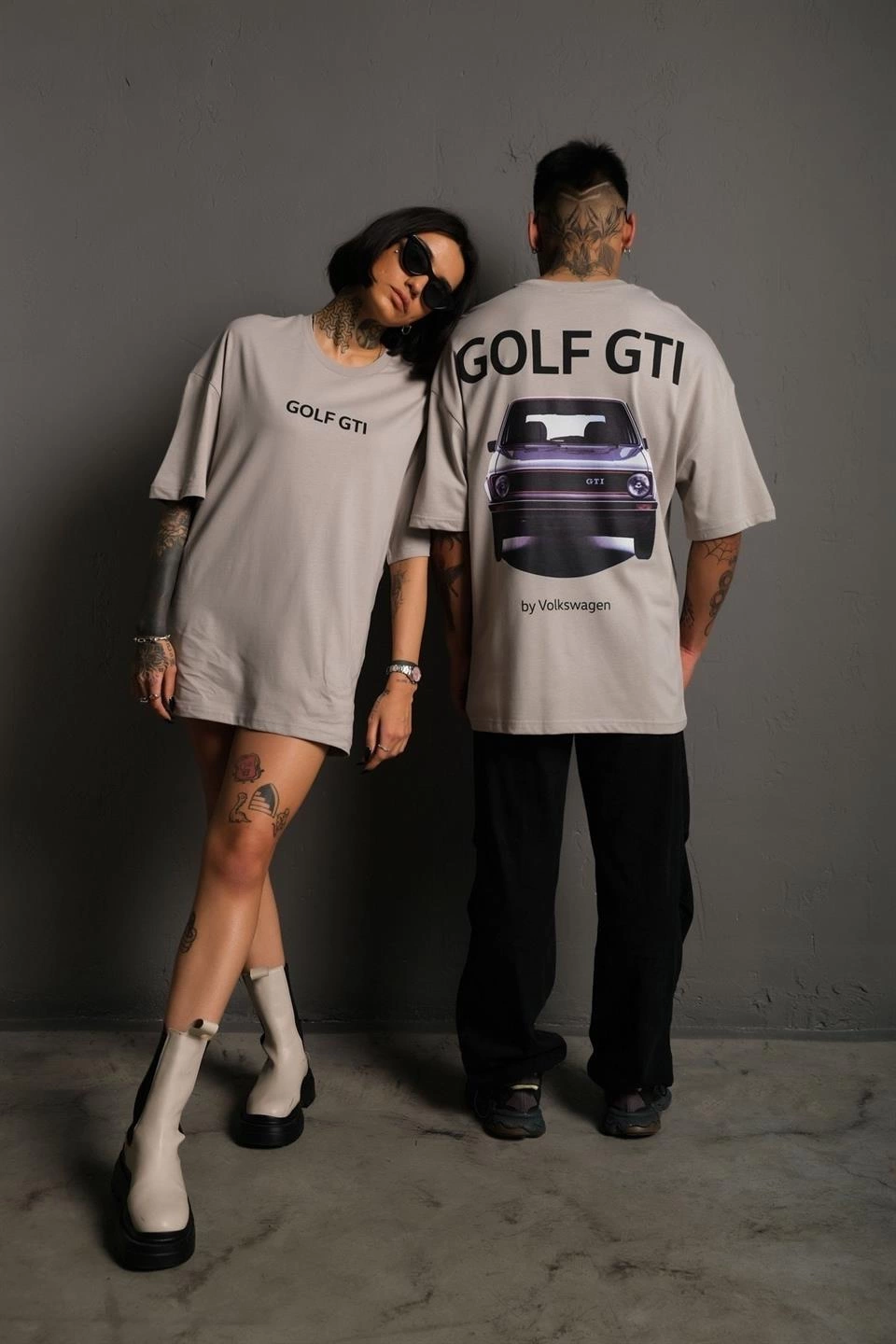 Erkek Oversize Baskılı Tişört - Golf GTI Retro Araba Desenli, Ön & Arka Dijital Baskı, Sokak Modası Stil - Gri
