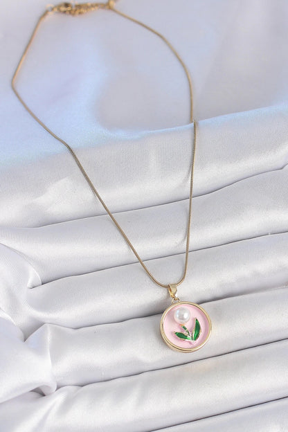Mey İthalat® 316L Çelik Gold Renk Zincir Pembe Mineli İncili Çiçek İşlemeli Portre Model Kadın Kolye