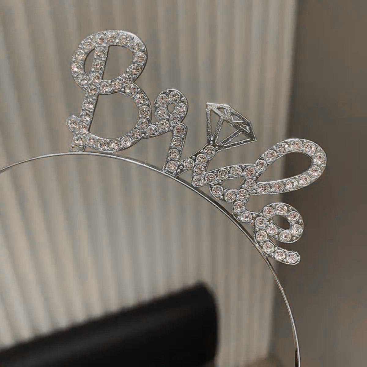 تاج عروس "Bride" باللون الفضي مرصع بالأحجار - بخط اليد (5347)