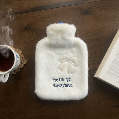 Hello Everyone Yazılı Kurdeleli Beyaz Peluş Sıcak Su Torbası 1 Lt - Yumuşak Kılıf, Uzun Süre Sıcak Tutan Termal Su Torbası (5347)