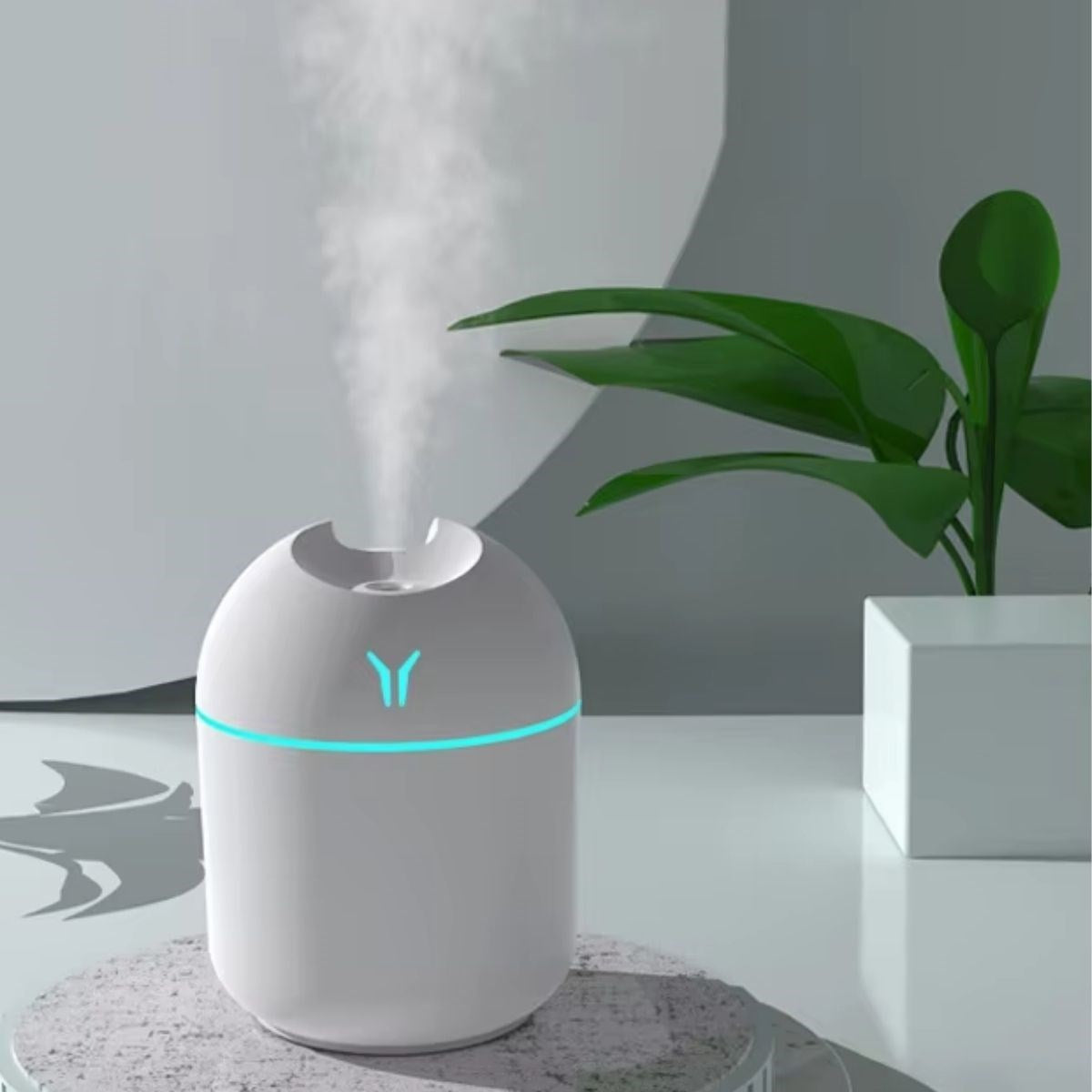 جهاز ترطيب الهواء والغرفة بضوء LED سعة 220 مل 8x8x10 سم، يقلل من جفاف الهواء ويوفر تجربة العلاج العطري (5347)