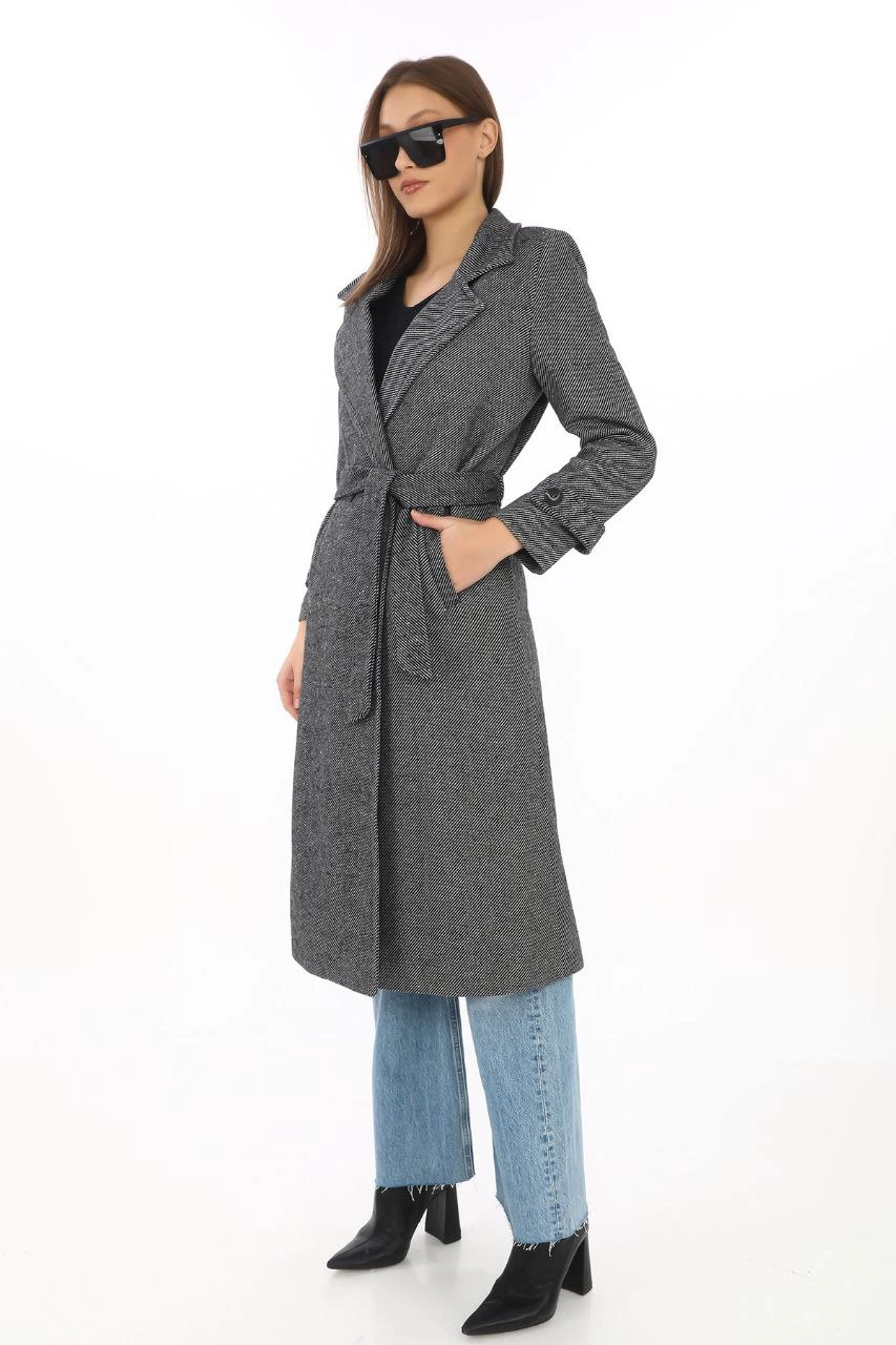 Kadın Balık Sırtı Kaşe Kaban - Uzun Boy Kruvaze Yaka Kuşaklı Astarlı Kışlık Tesettür Kaban, Yünlü Dokuma Kaşmir Kumaş, Cepli Rahat Oversize Kalıp Şık Modern Kaban Mont Modeli (Günlük ve Özel Gün Kombinlerine Uygun) - Füme