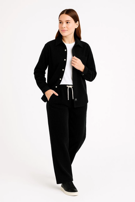 Kadın Kadife Oversize Takım - Gömlek ve Pantolon İkili Set Füme Corduroy Şıklığı, Rahat ve Zarif Duruş Yumuşak Dokulu Kadife Kumaş, Düğmeli Gömlek Üst ve Lastikli Pantolon Alt Parça ile Gün Boyu Konfor- Siyah