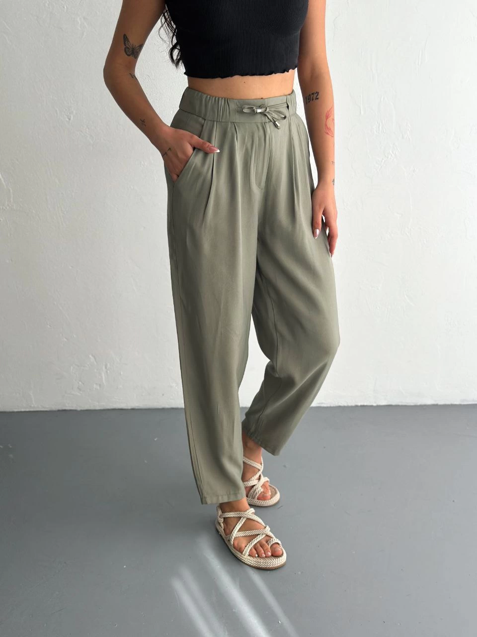 Women's High Waisted Tie-Waist Pocketed Relaxed Leg Trousers - Water Green