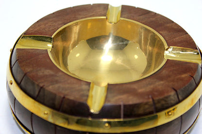 منفضة سجائر نحاسية