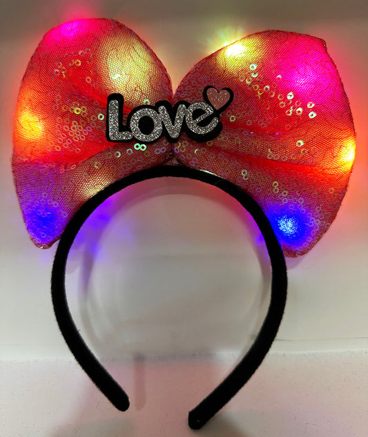 Led Işıklı 3 Farklı Fonksiyonda Yanan Gümüş Love Yazılı Fuşya Pembe Fiyonk Taç 20X17 cm (5347)