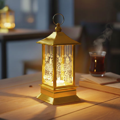 مصباح ليد ذهبي بقبة مربعة بتصميم رمضان