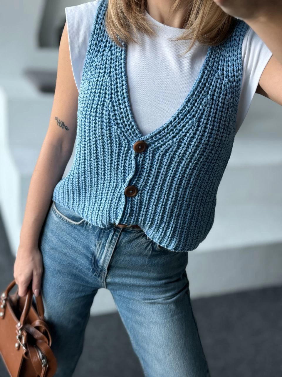 Knitted Sleeveless Buttoned Vest - Blue