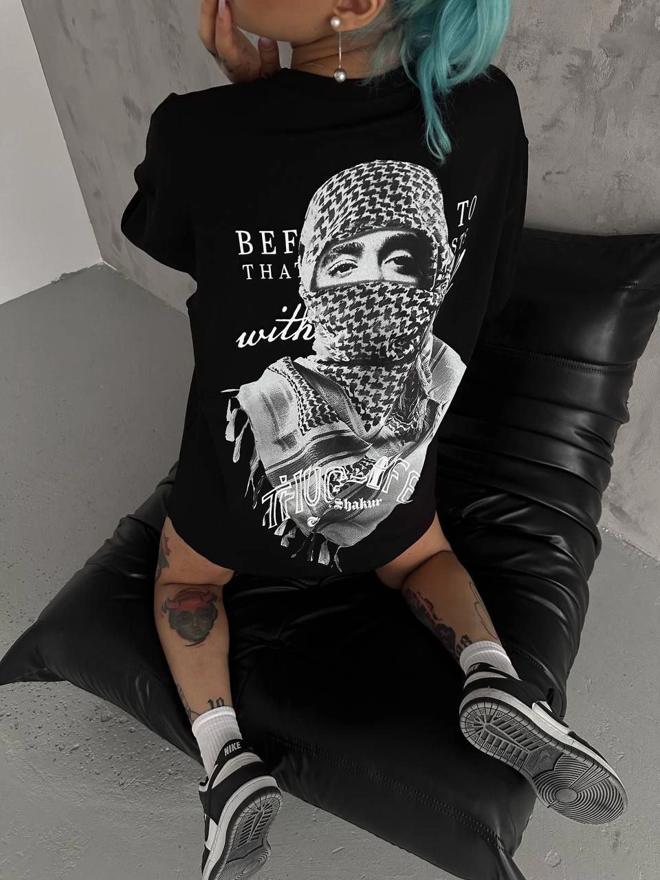 تيشيرت كبير الحجم بطباعة للجنسين - أسود