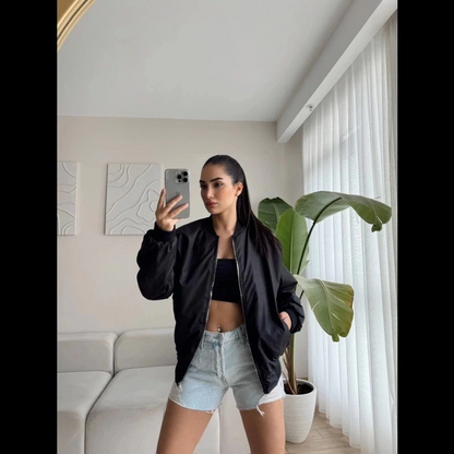 Kadın Siyah Bomber Mont - Oversize Rahat Kalıp, Fermuarlı Cepli, Günlük Kombinlere Uygun Hafif Kapitone Mont- Siyah