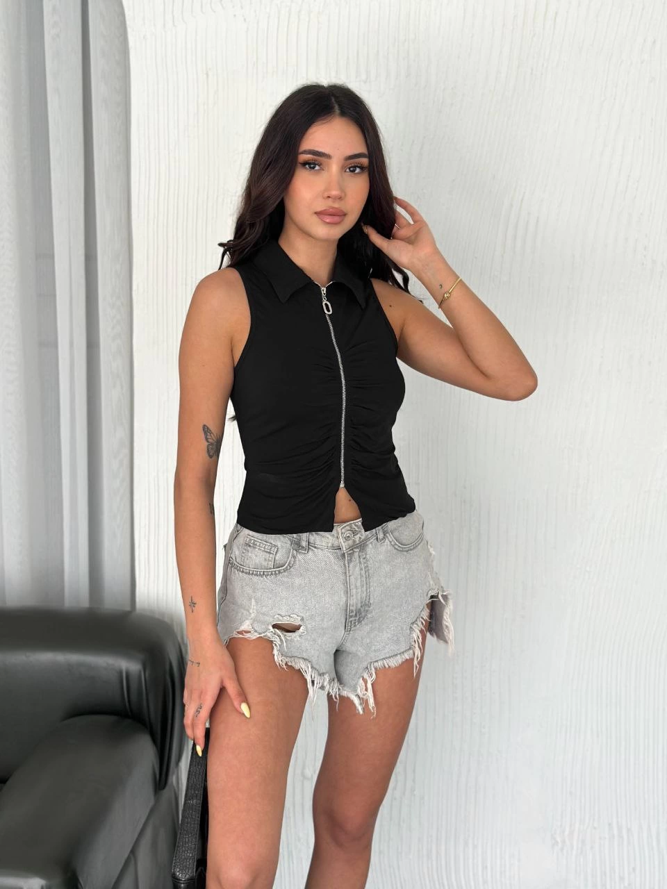 Collared Full-Zip Sleeveless Blouse - Black