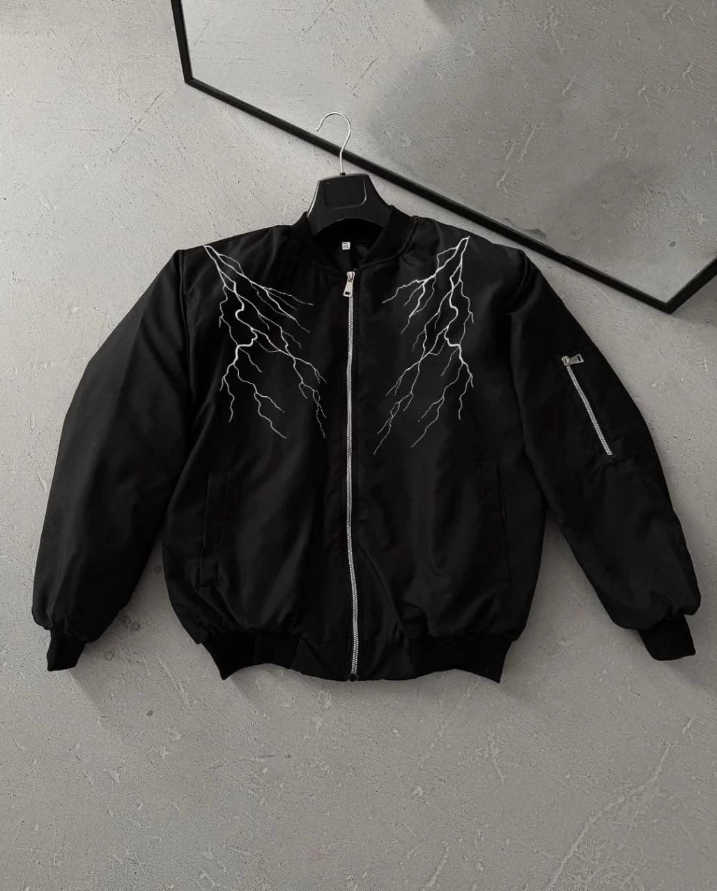 Unisex Siyah Bomber Mont - Beyaz Şimşek Desenli, Fermuarlı Cepli, Kapitone Astarlı Sokak Stili Günlük Ceket - Siyah